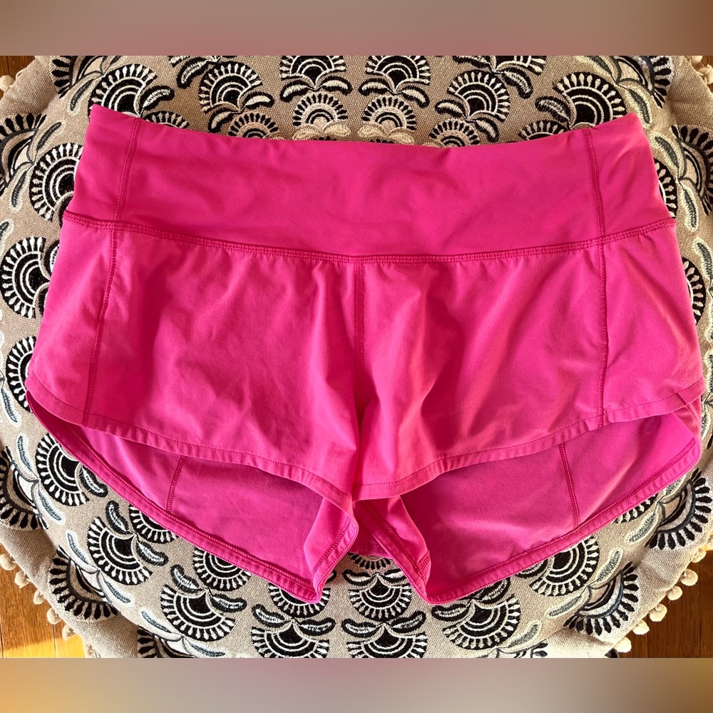 Like new Lululemon Speed Up Mid-Rise Lined Short 2.5”
